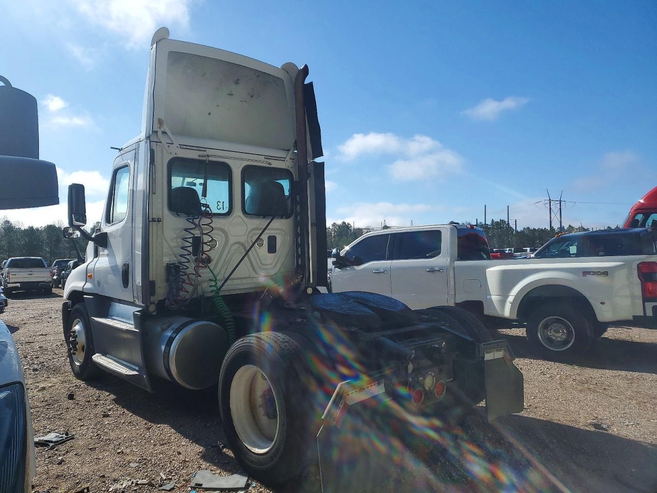 2016 Freightliner Cascadia 125 Semi Truck
