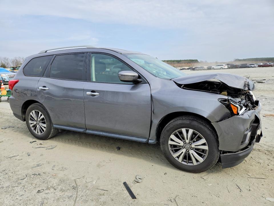 2019 Nissan Pathfinder sv