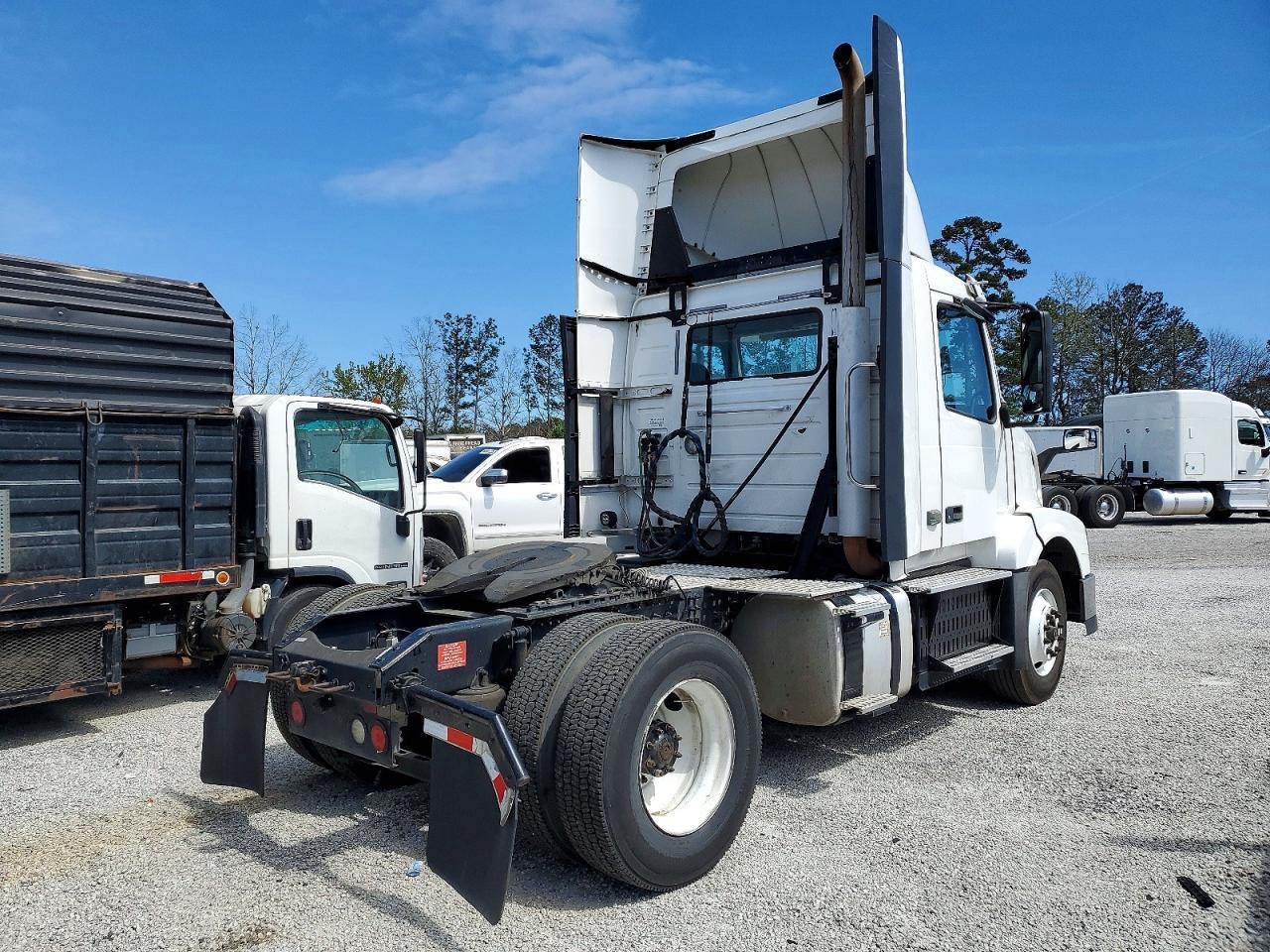 2017 Volvo VNL Semi Truck