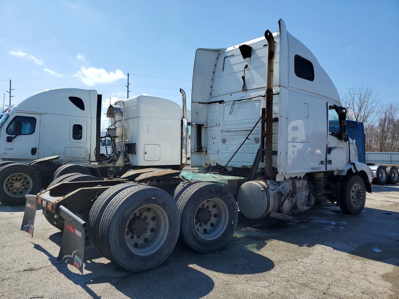 2008 Volvo VNL Semi Truck