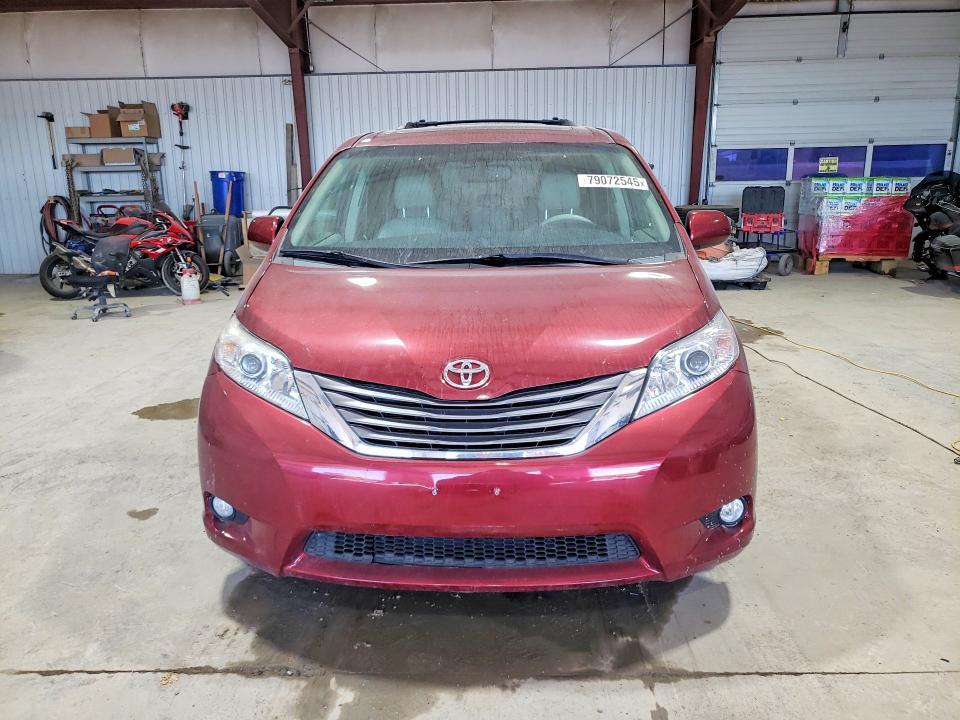 2012 Toyota Sienna xle 8-passenger