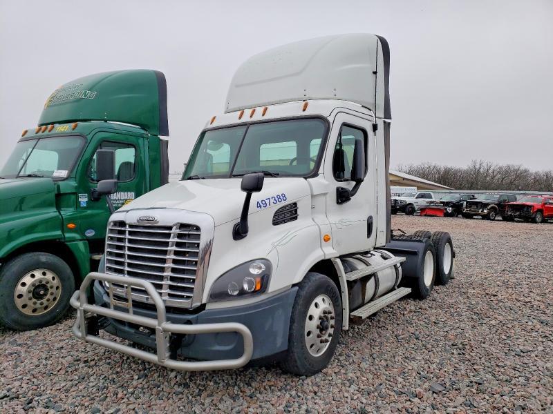 2017 Freightliner Cascadia 1-semi Truck