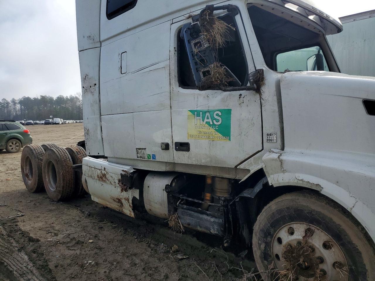 2017 Volvo VNL Semi Truck
