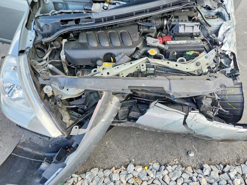 2011 Nissan Versa 1.8 s
