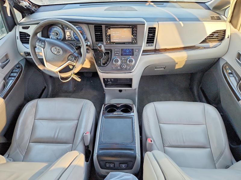 2018 Toyota Sienna xle 8-passenger