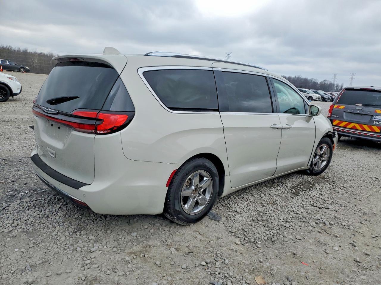 2021 Chrysler Pacifica Touring l