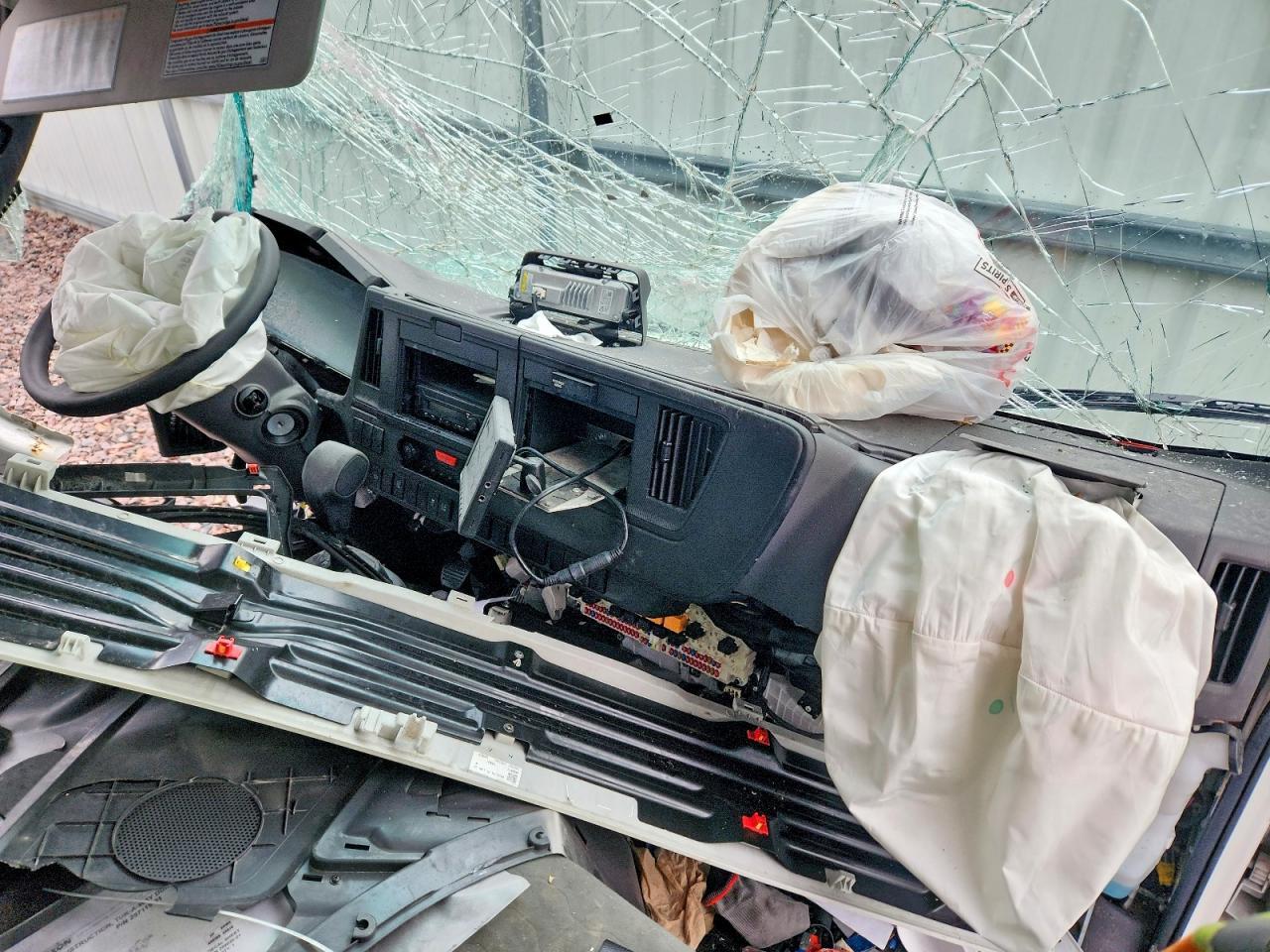 2025 Isuzu NRR BOX Truck