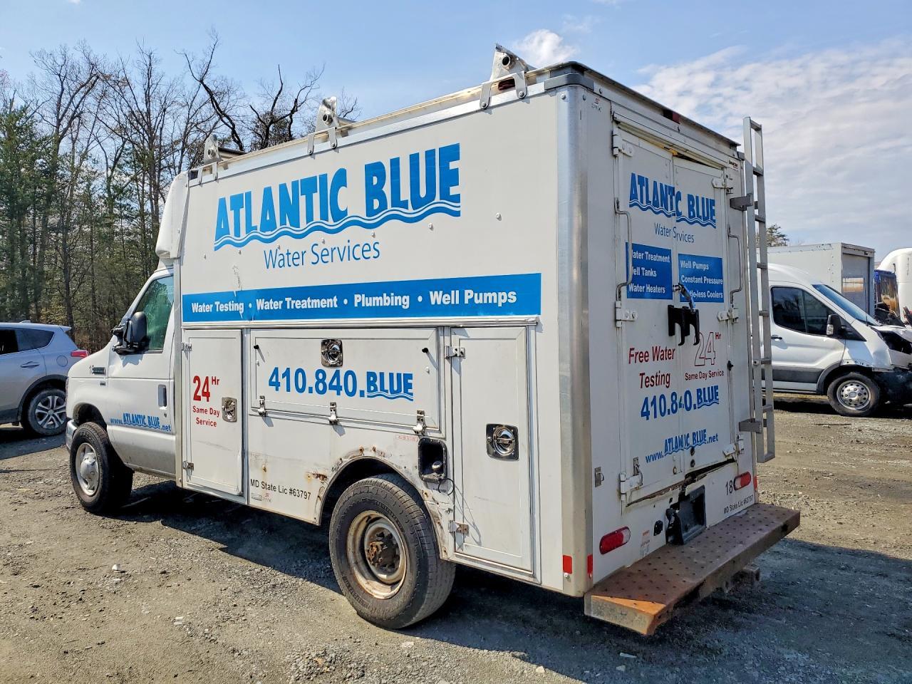 2017 Ford Econoline E350 Super Duty Cutaway Van