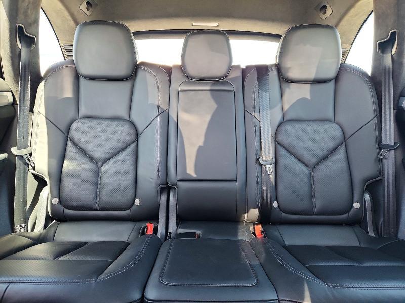 2013 Porsche Cayenne gts