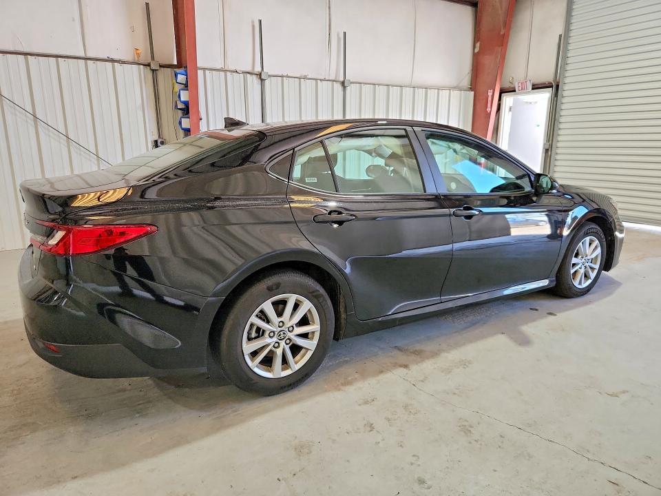 2025 Toyota Camry le