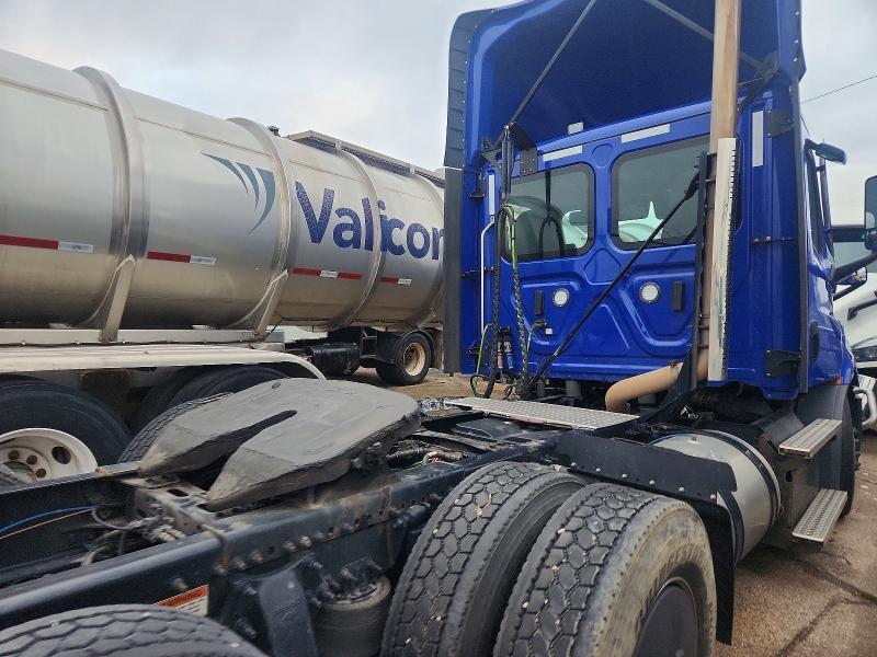 2022 Freigliner 2022 Freightliner Cascadia 116 Semi Truck