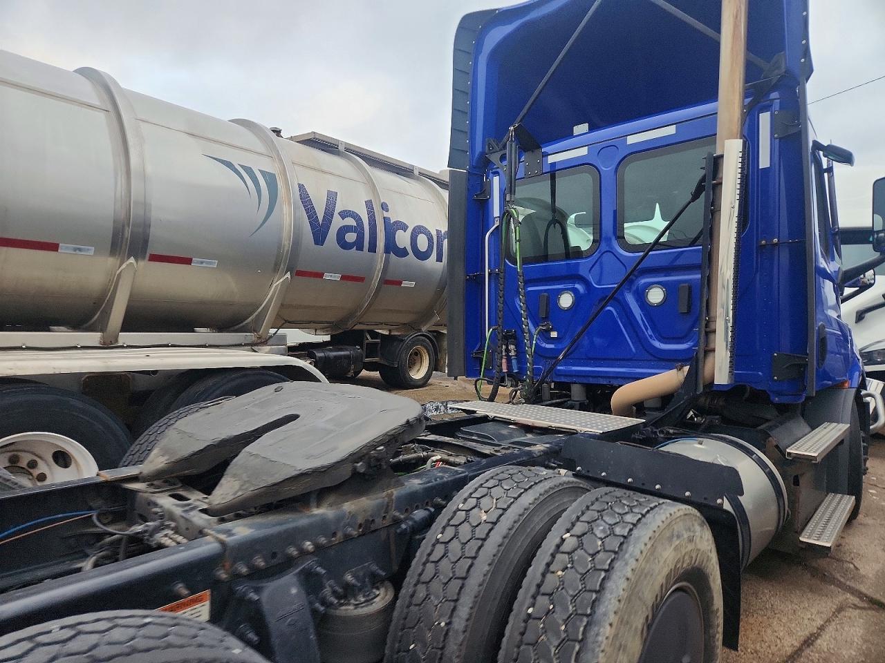 2022 Freigliner 2022 Freightliner Cascadia 116 Semi Truck