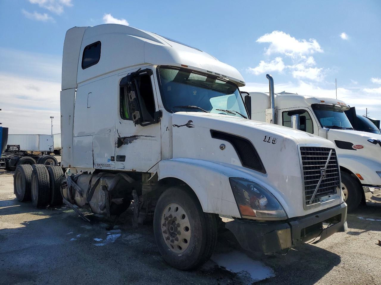 2008 Volvo VNL Semi Truck