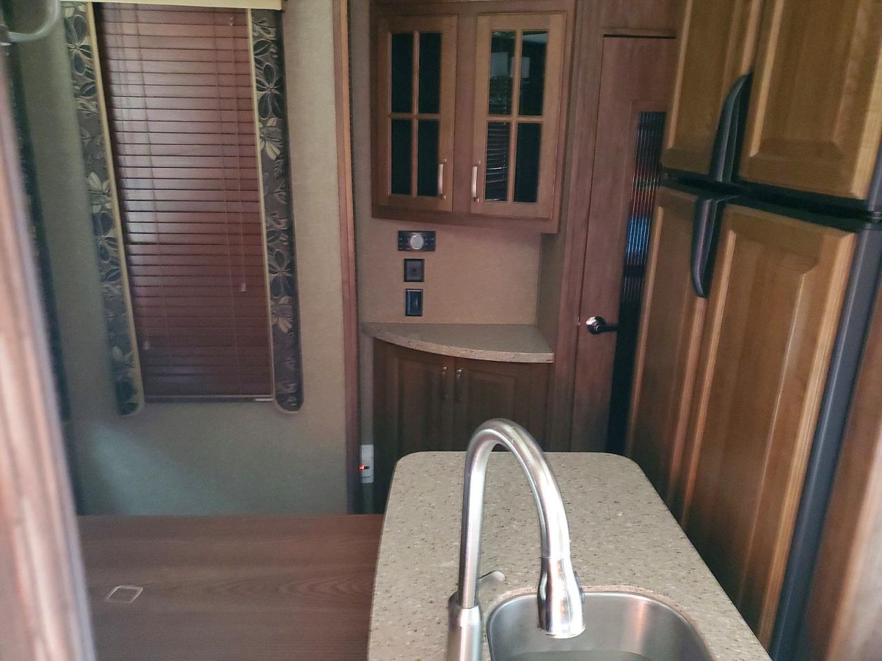 2016 Keystone Alpine Camper