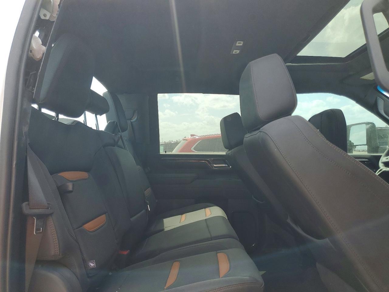 2024 GMC Sierra K2500 AT4