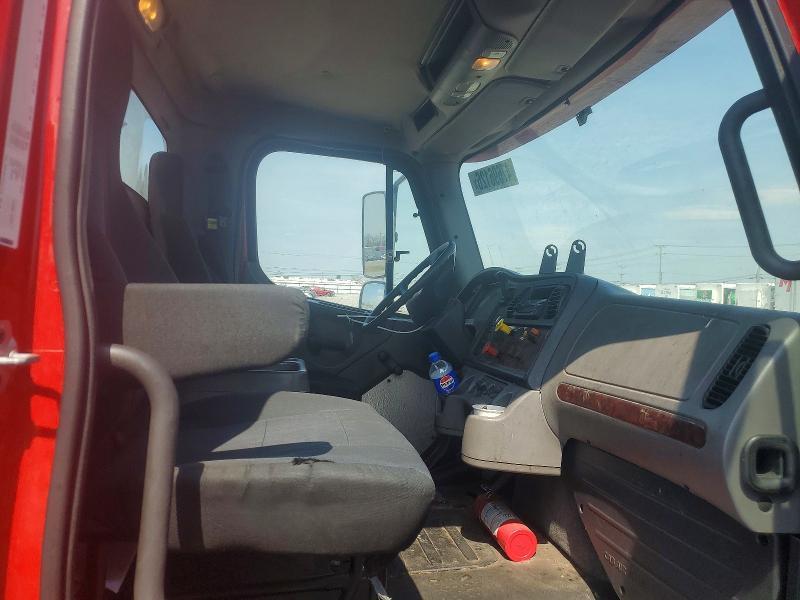 2015 Freightliner Business Class M2 Semi Truck