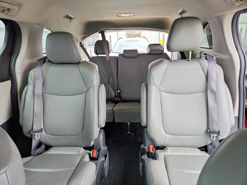 2022 Toyota Sienna xle 7-passenger