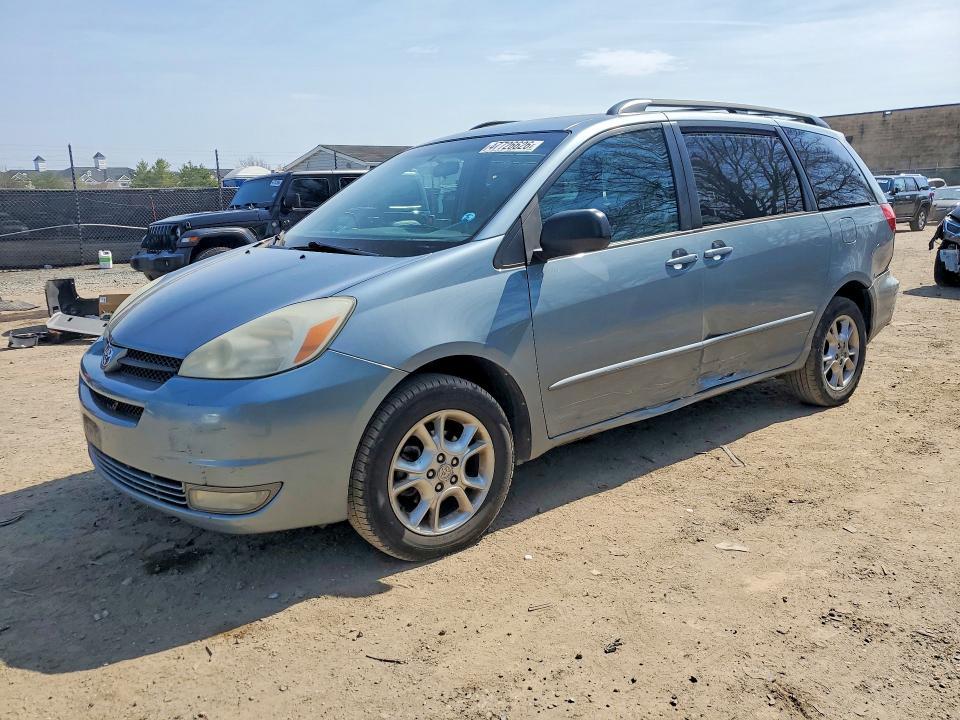 2004 Toyota Sienna xle 7 Passenger