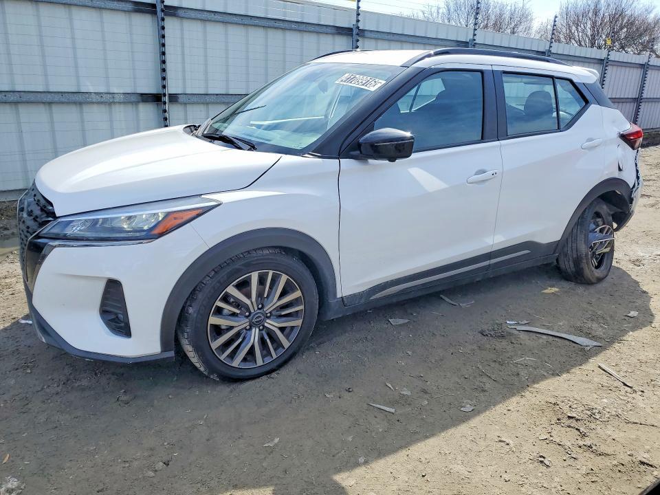 2024 Nissan Kicks sr