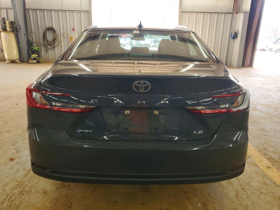 2025 Toyota Camry le