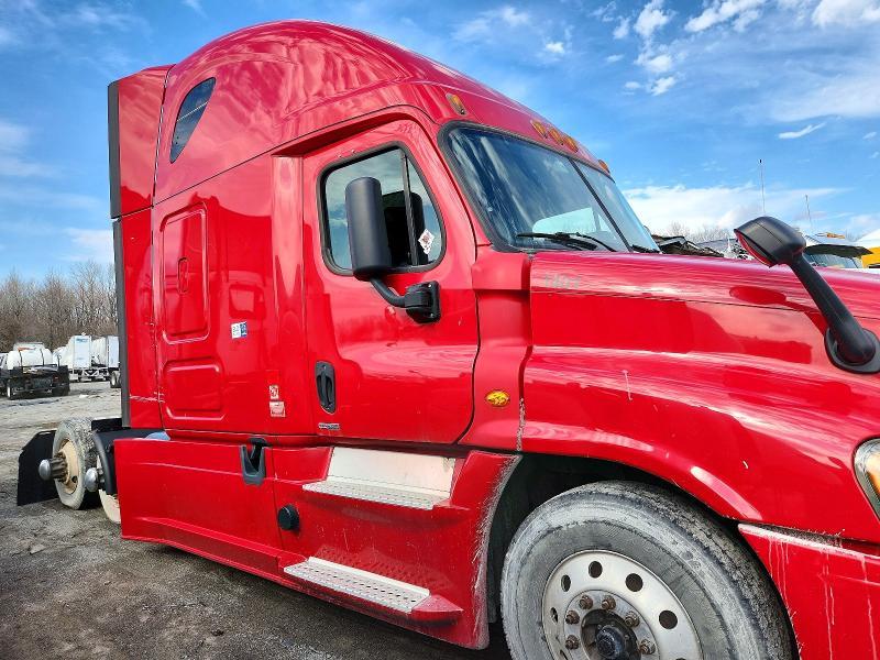 2018 Freightliner Cascadia 125 Semi Truck