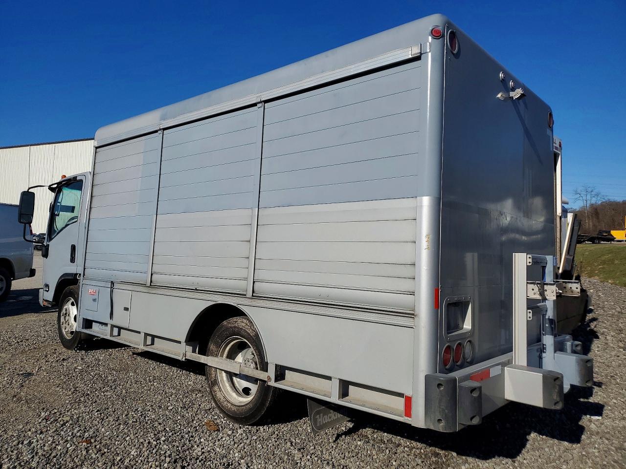 2020 Isuzu NRR BOX Truck
