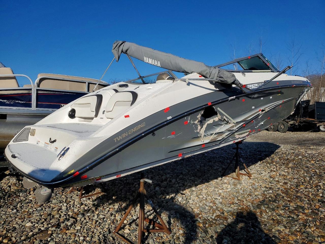 2015 Yama HA 212 SS Boat
