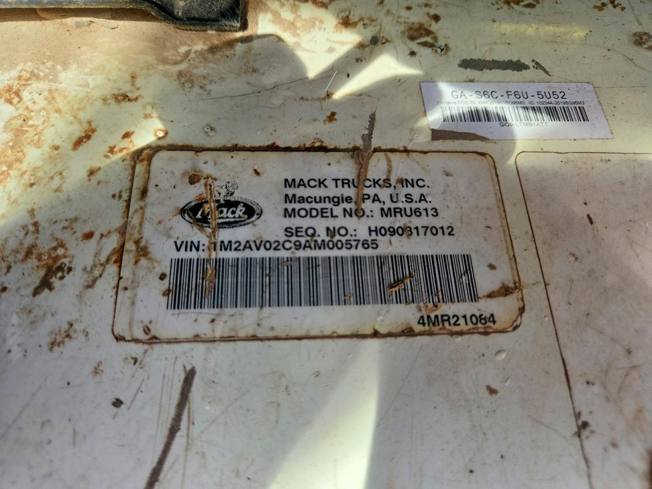 2010 Mack MRU613 Refuse Truck