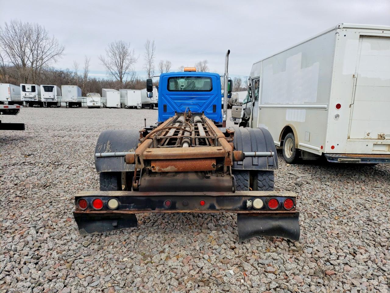 2004 International 4400 ROLL-OFF Container Truck