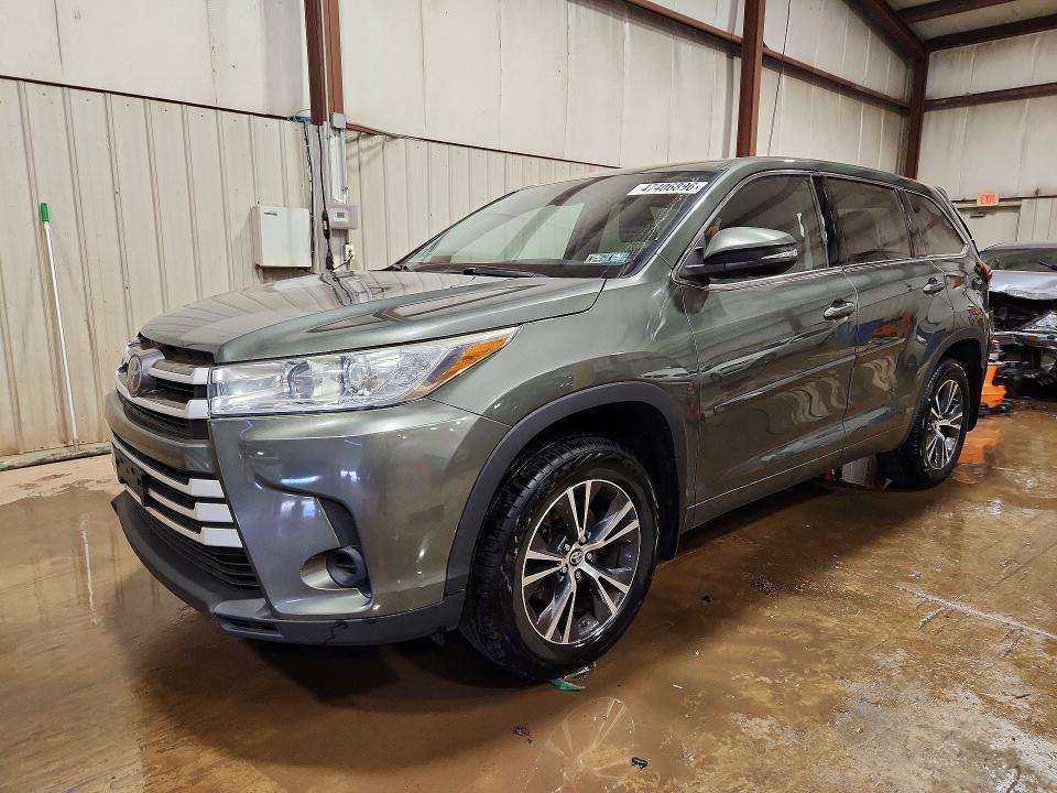 2017 Toyota Highlander le
