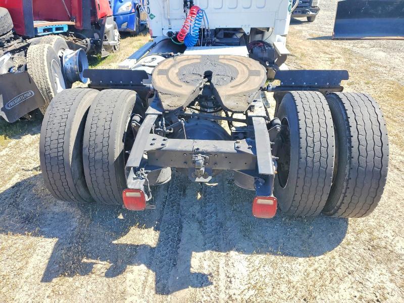 2019 Freightliner Business Class M2 Semi Truck