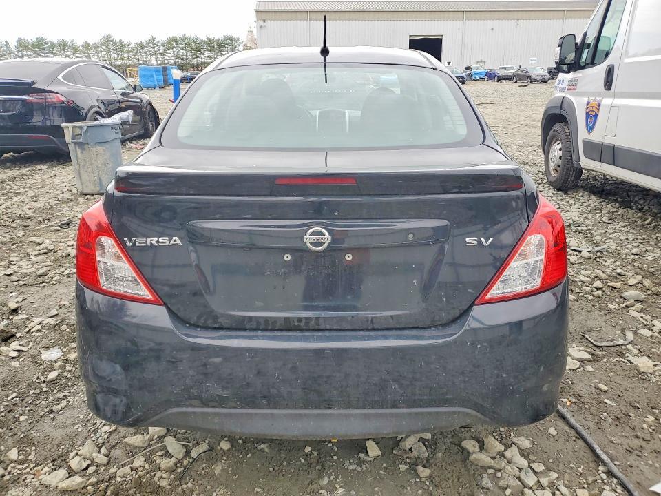 2018 Nissan Versa sv
