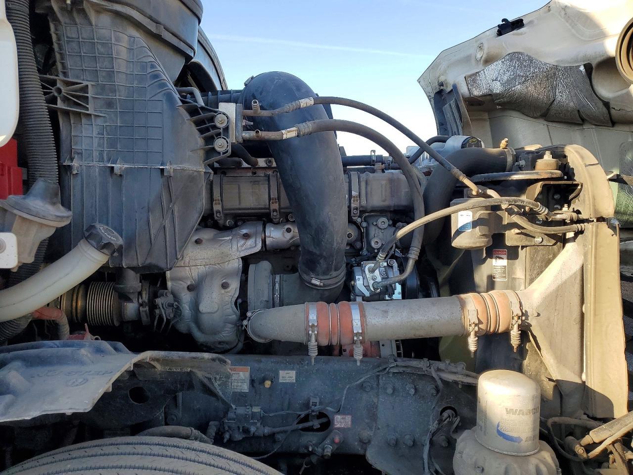 2020 Freigliner 2020 Freightliner Cascadia 126 Semi Truck