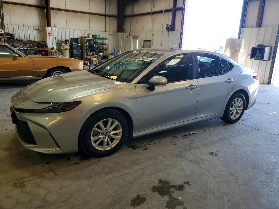 2025 Toyota Camry le