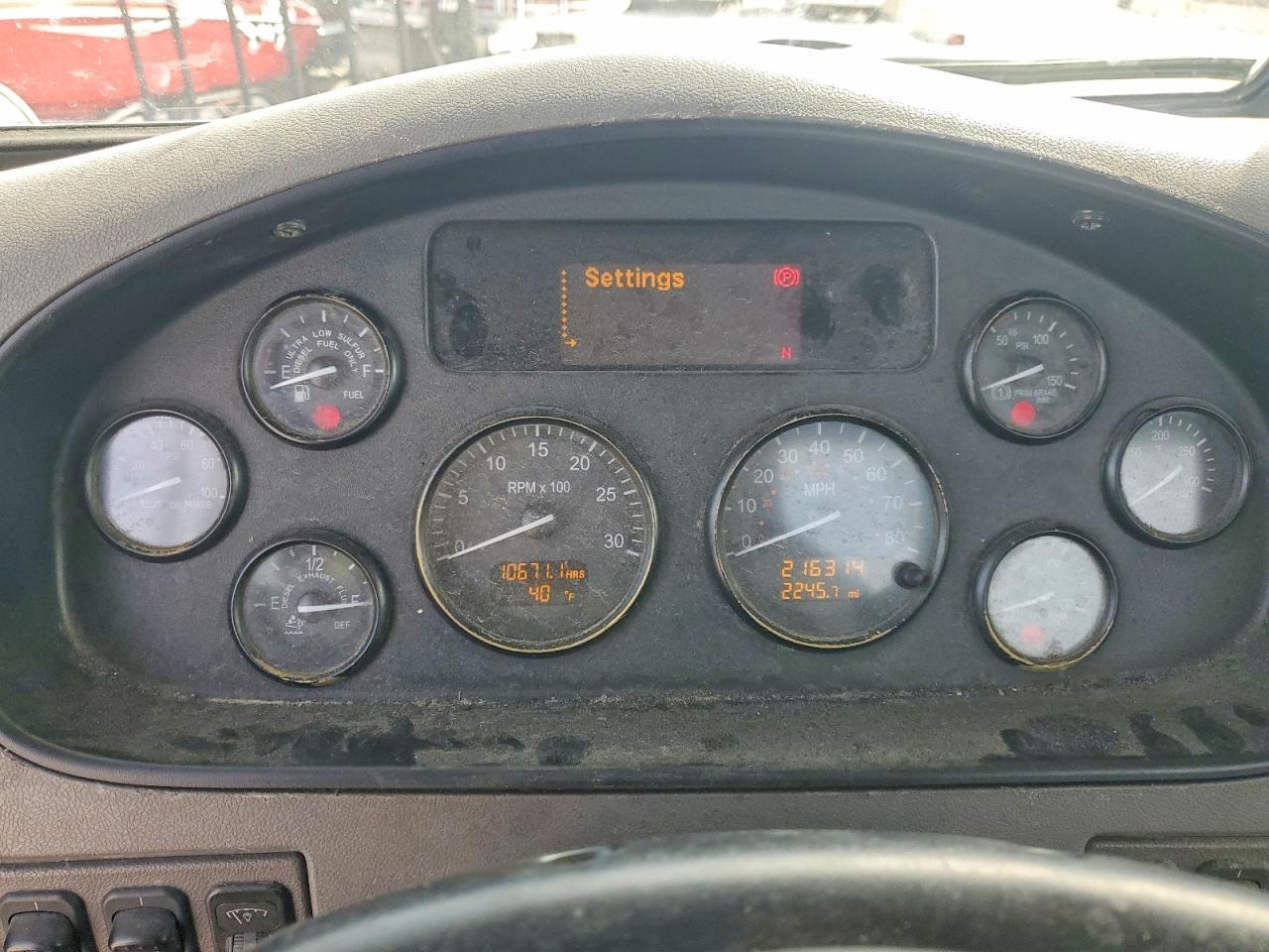 2017 Peterbilt 348 Semi Truck