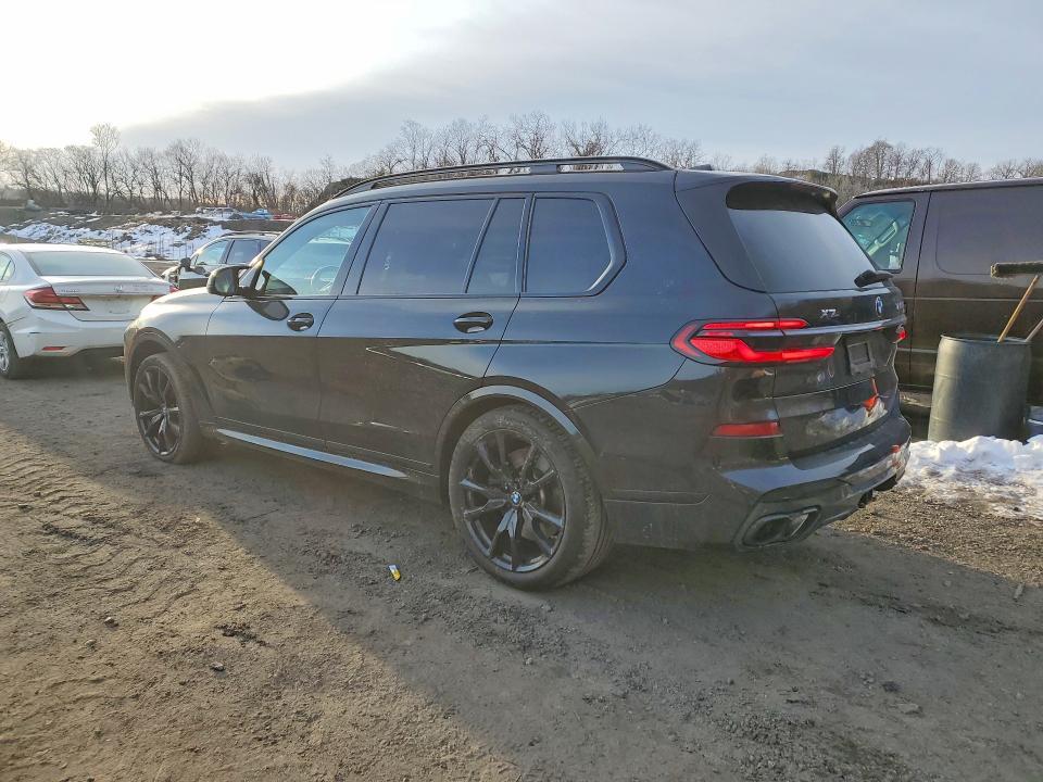 2024 BMW X7 M60i