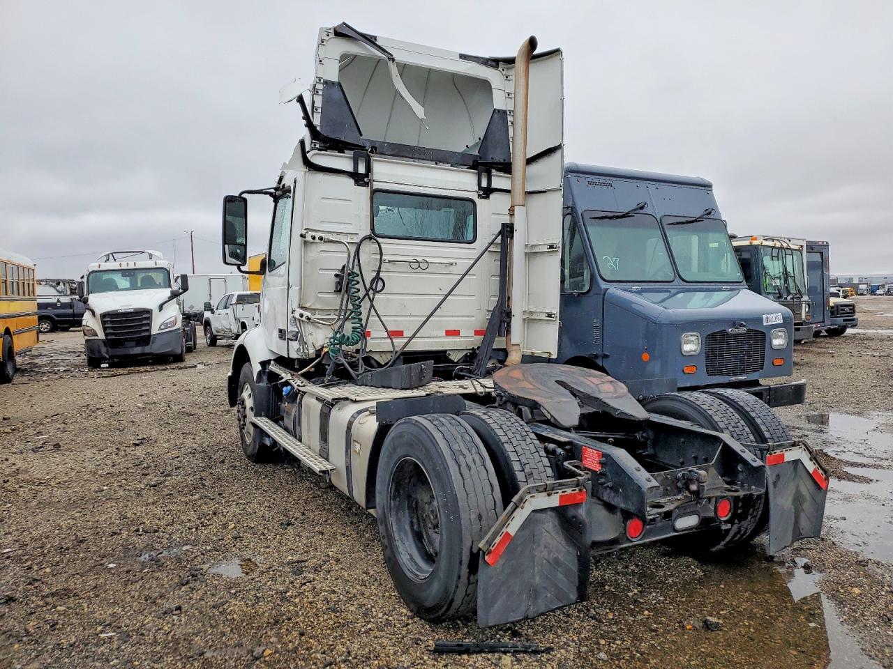 2020 Volvo VNR Semi Truck