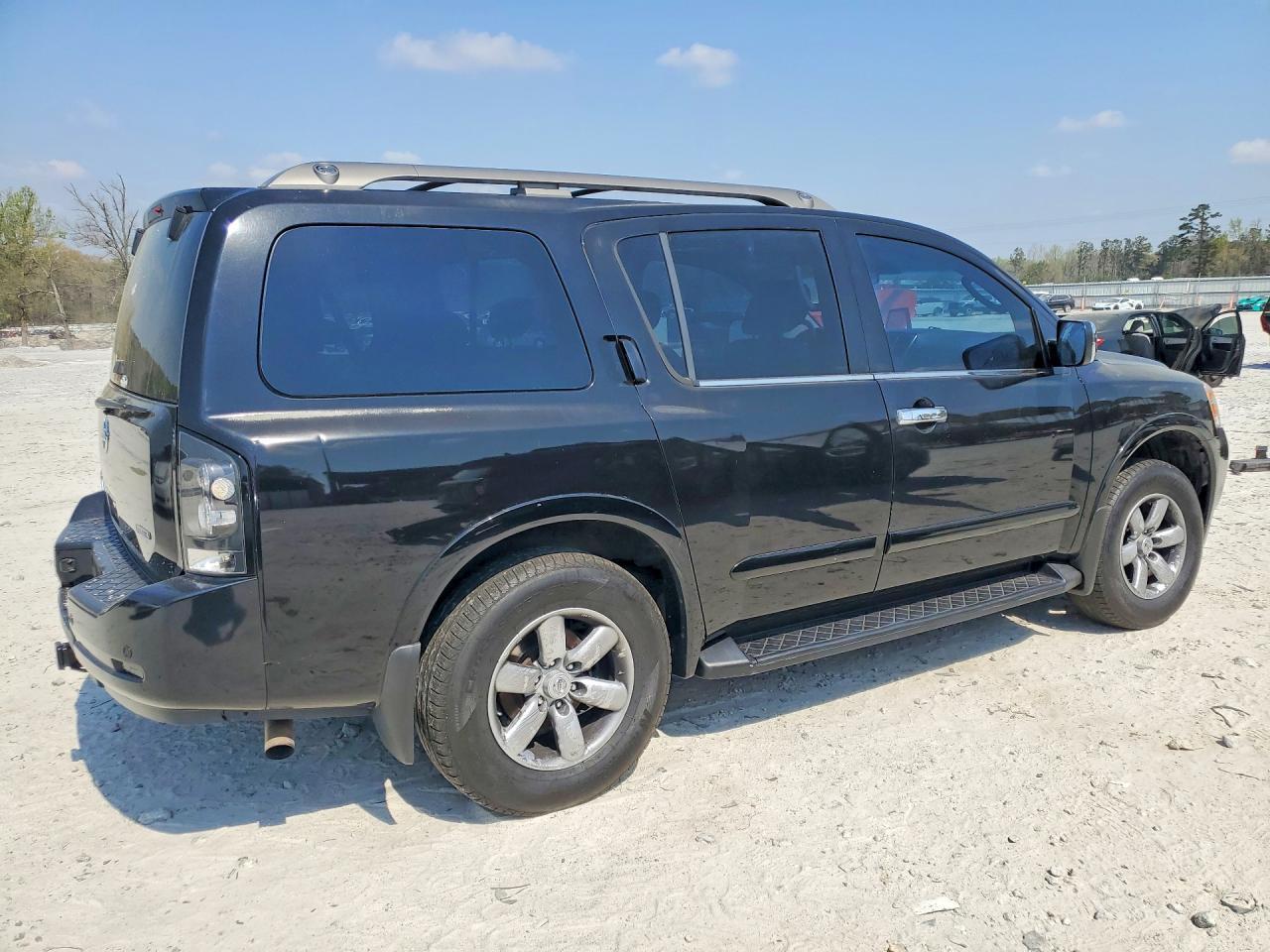 2011 Nissan Armada sv