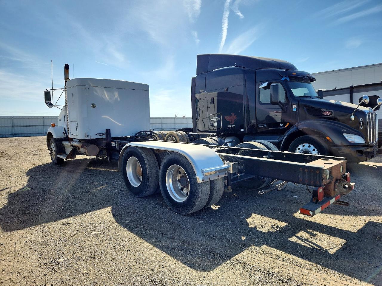 2004 Kenworth T800 Truck Cab AND Chassis