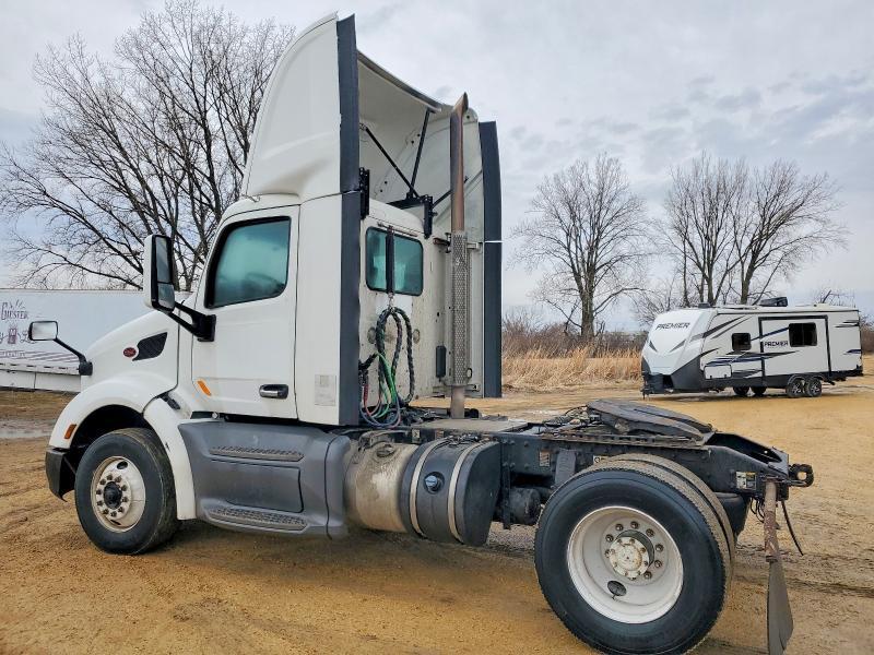 2017 Peterbilt 579 Semi Truck