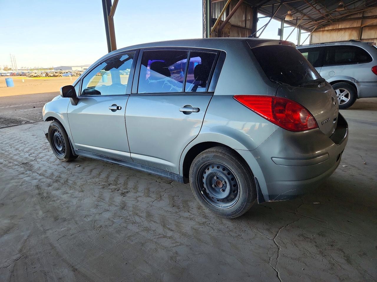 2011 Nissan Versa 1.8 s