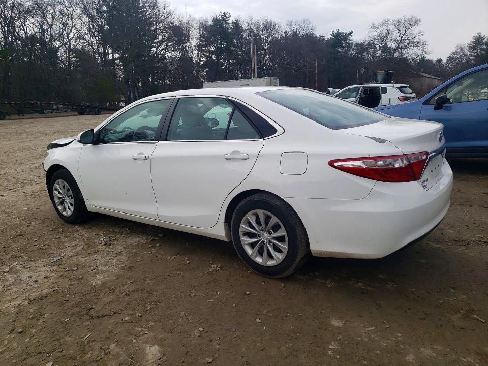 2016 Toyota Camry le