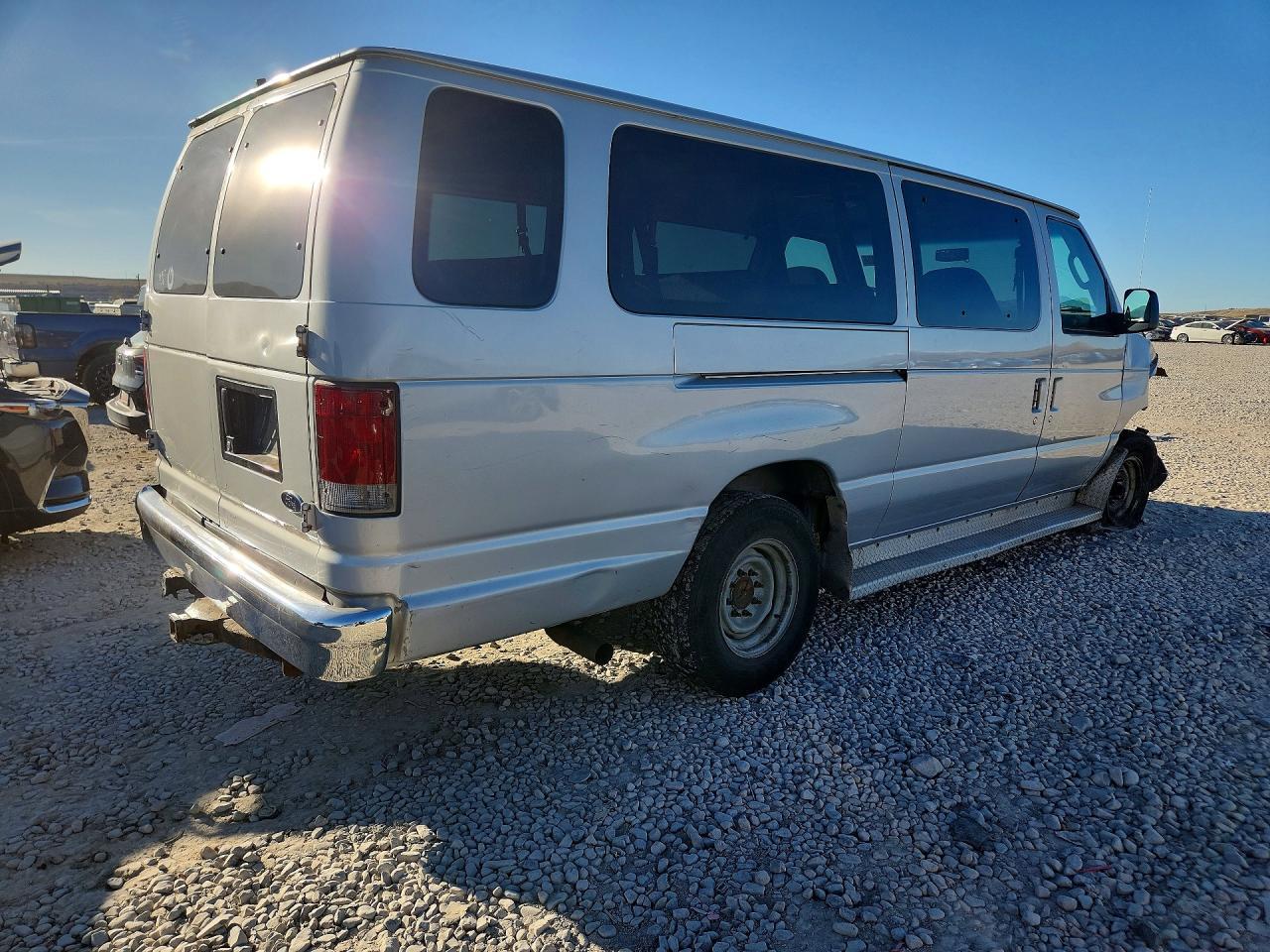 2005 Ford Econoline E350 Super Duty Wagon