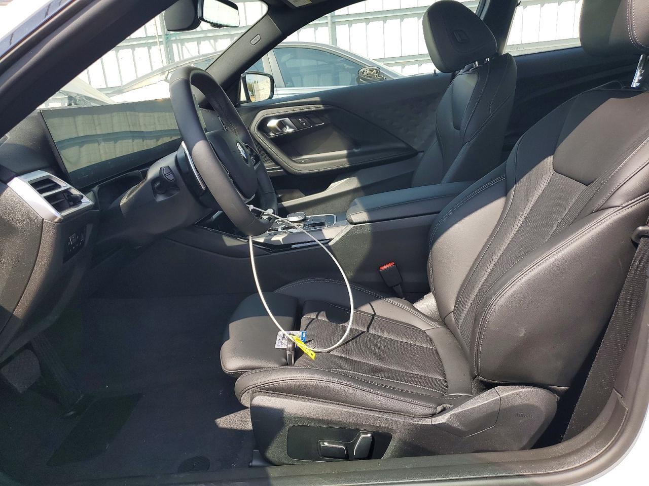 2025 BMW 230i