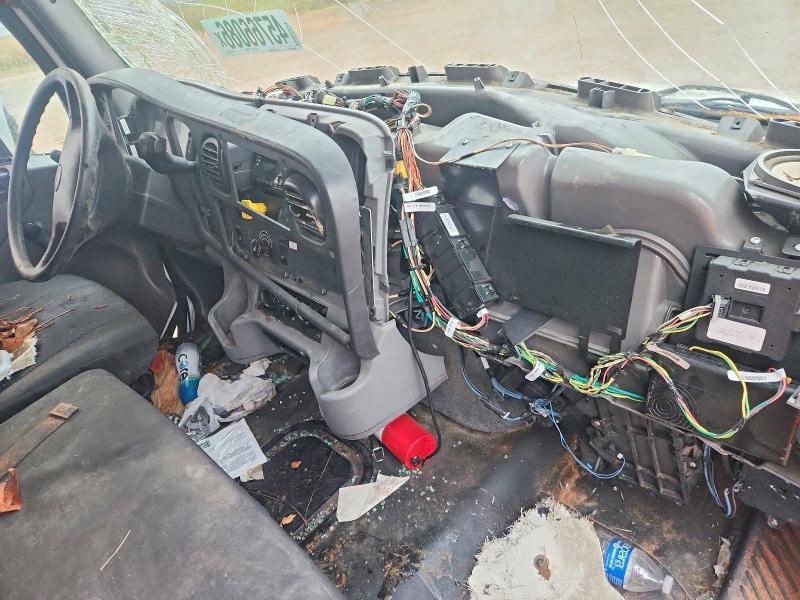 2020 Freigliner 2020 Freightliner Business Class M2 BOX Truck