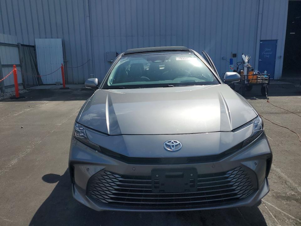 2025 Toyota Camry xle
