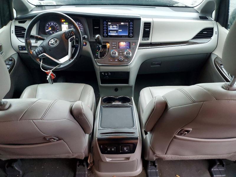 2018 Toyota Sienna xle 7-passenger