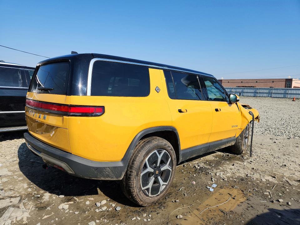 2023 Rivian R1S Adventure