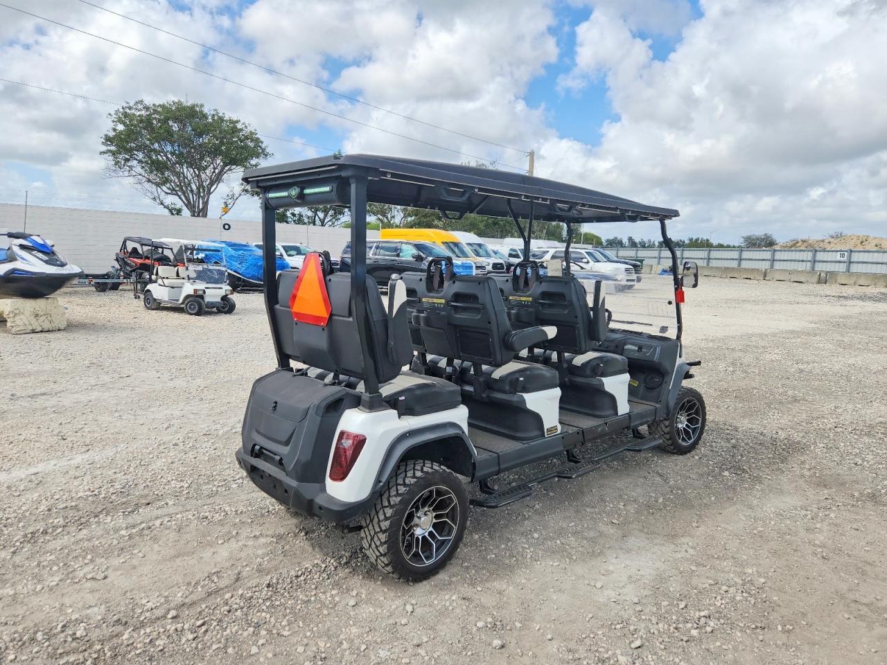 2024 Golf 2024 UAM Golf Cart