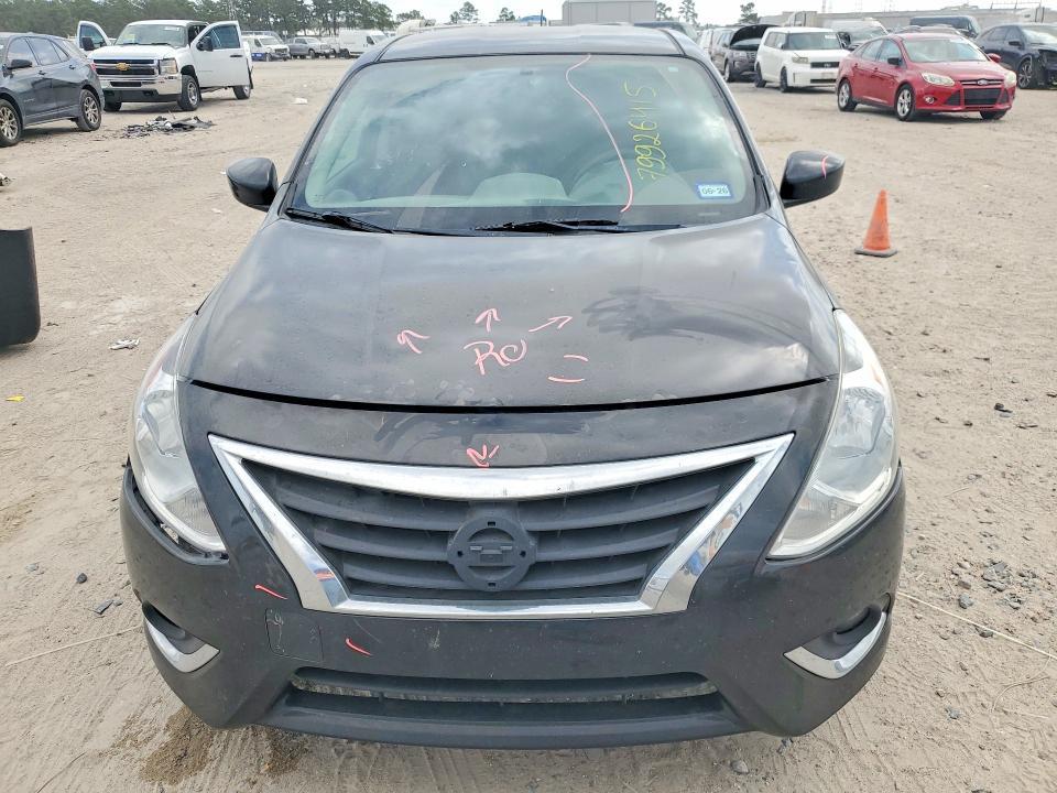 2018 Nissan Versa sv